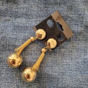 Round Dangle Earrings Wire Gold Tone Art